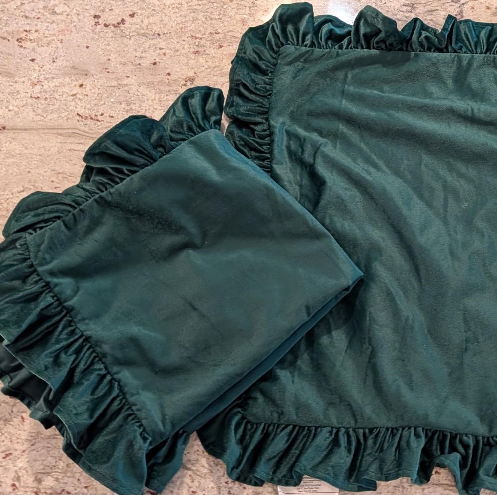 NEW Velvet Ruffle Throw Pillow Covers 2 Velour Pillowslips Arm Throw Green